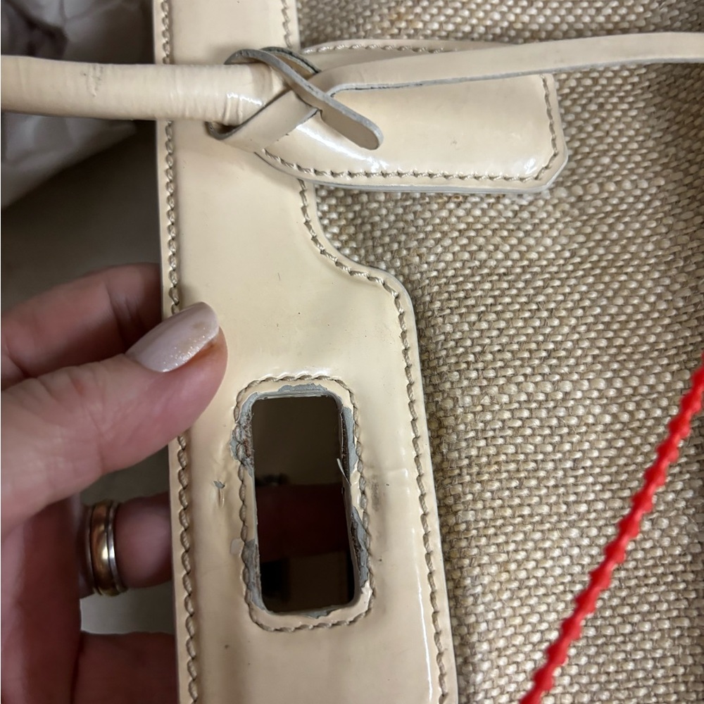 Authentic vintage Tod's Cream and Beige Shoulder Bag with Gloss Trim - Picture 5 of 12